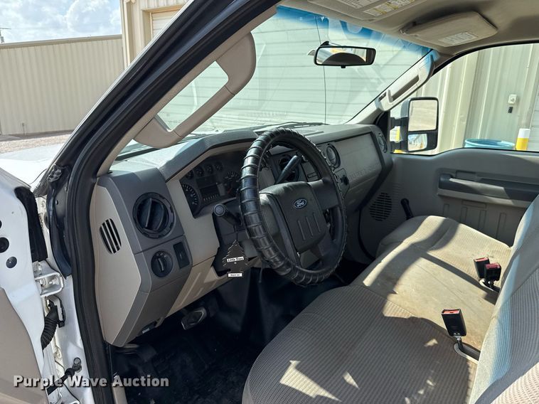 image for item DW5132 2008 Ford F250 Super Duty utility bed pickup truck