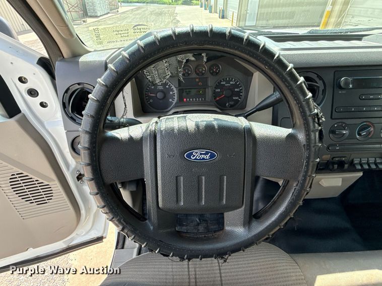 image for item DW5132 2008 Ford F250 Super Duty utility bed pickup truck