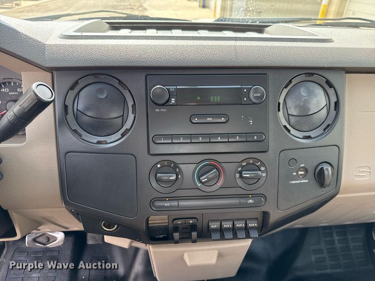 image for item DW5132 2008 Ford F250 Super Duty utility bed pickup truck