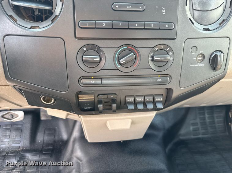 image for item DW5132 2008 Ford F250 Super Duty utility bed pickup truck