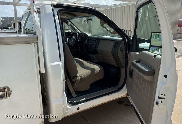 image for item DW5132 2008 Ford F250 Super Duty utility bed pickup truck