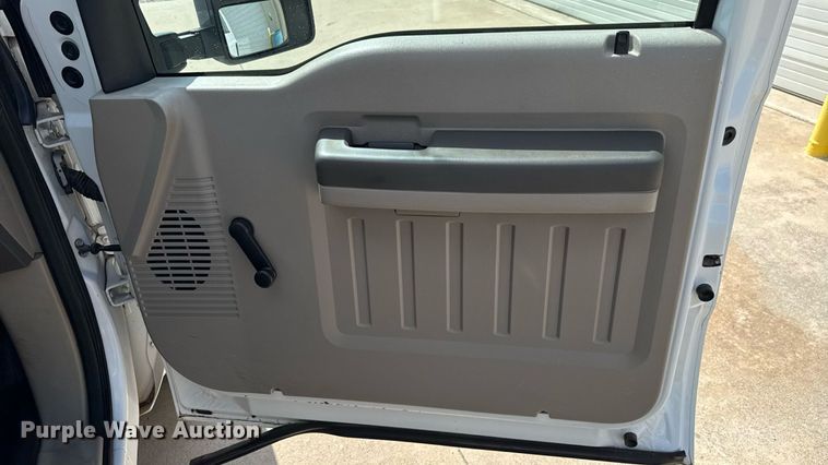 image for item DW5132 2008 Ford F250 Super Duty utility bed pickup truck