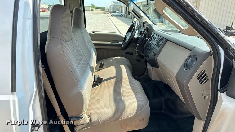 image for item DW5132 2008 Ford F250 Super Duty utility bed pickup truck