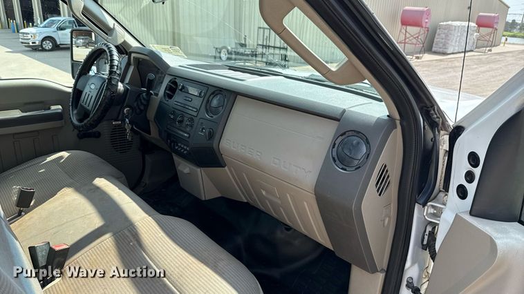 image for item DW5132 2008 Ford F250 Super Duty utility bed pickup truck