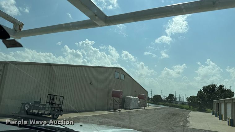 image for item DW5132 2008 Ford F250 Super Duty utility bed pickup truck