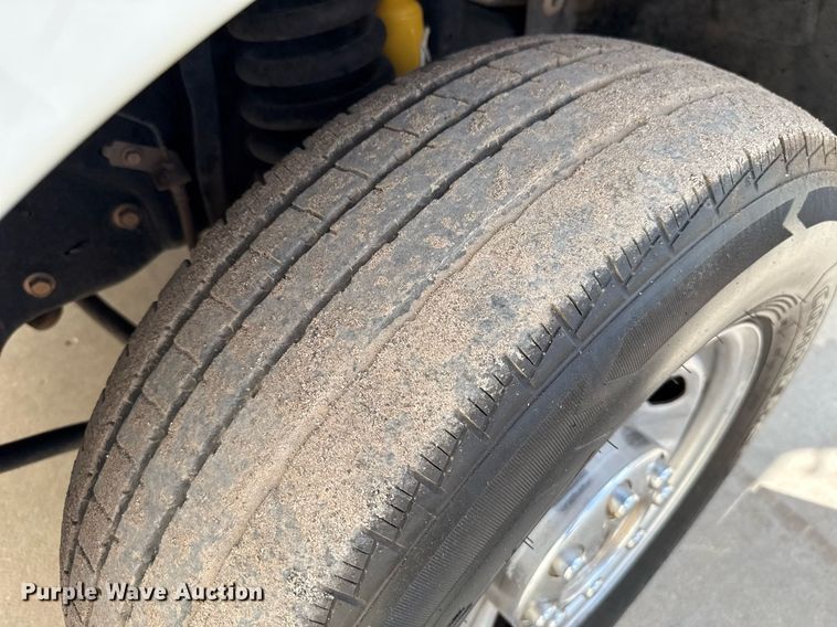 image for item DW5132 2008 Ford F250 Super Duty utility bed pickup truck