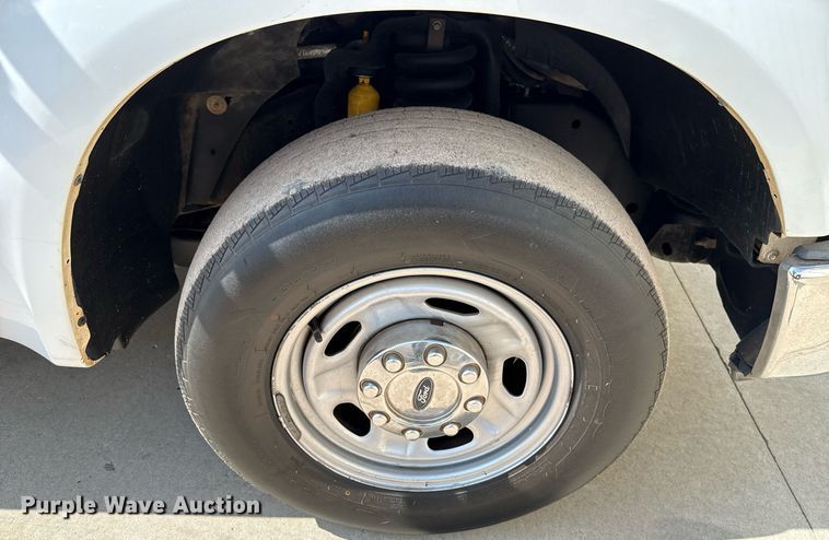 image for item DW5132 2008 Ford F250 Super Duty utility bed pickup truck