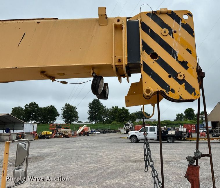 image for item DW7179 1998 Grove AP308 crane
