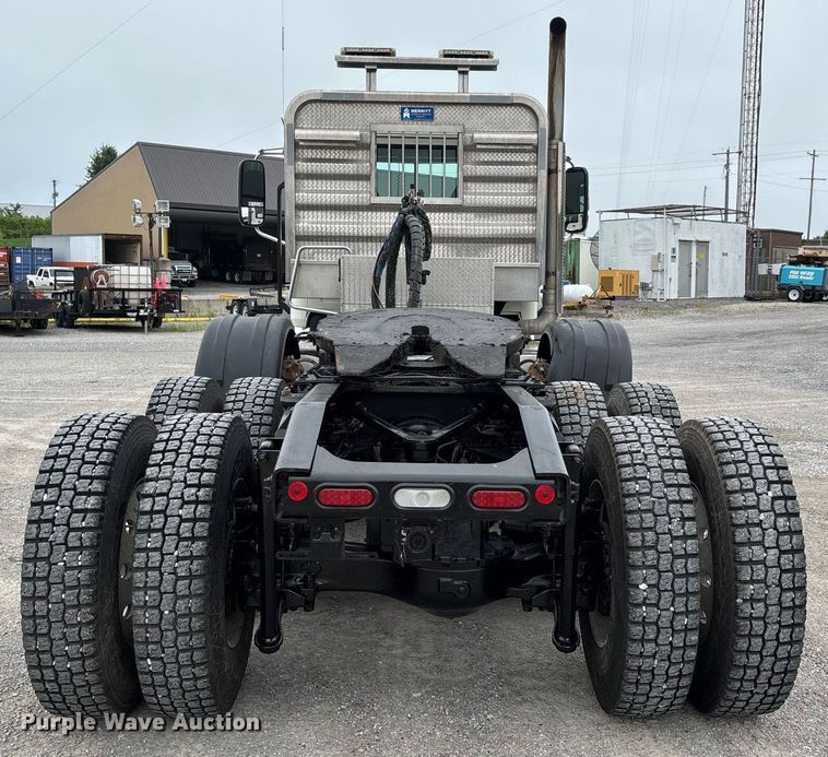 image for item DW7180 2020 Mack Granite semi truck