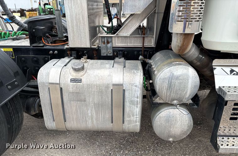 image for item DW7180 2020 Mack Granite semi truck