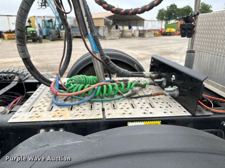 image for item DW7180 2020 Mack Granite semi truck