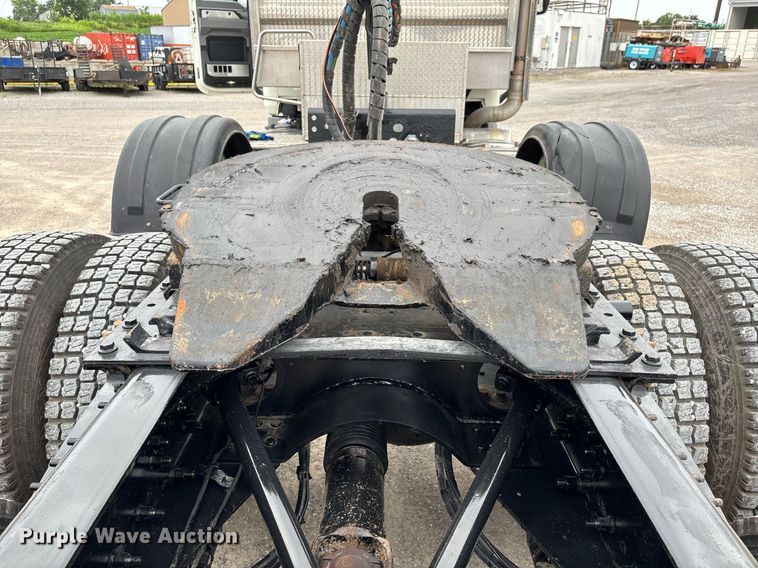 image for item DW7180 2020 Mack Granite semi truck