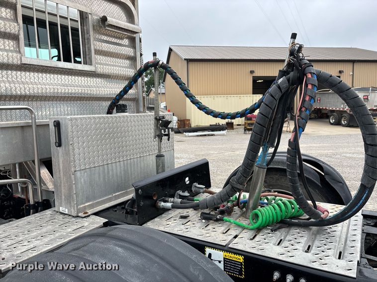 image for item DW7180 2020 Mack Granite semi truck