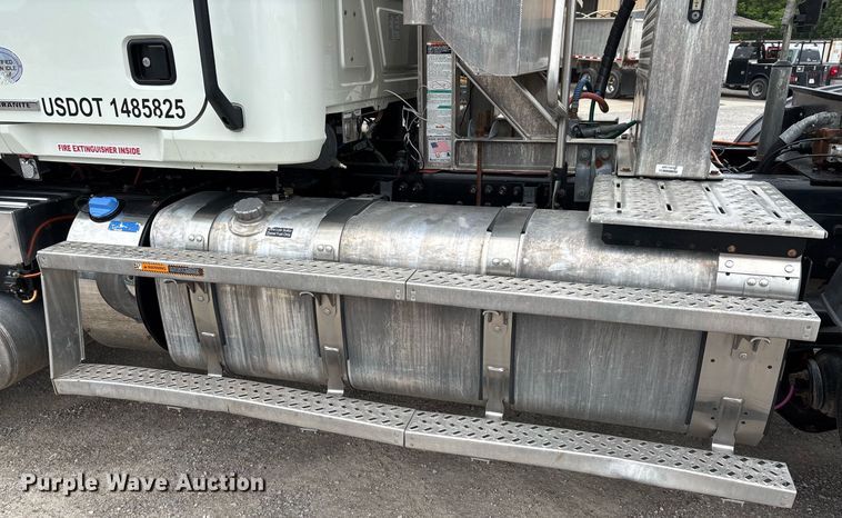 image for item DW7180 2020 Mack Granite semi truck