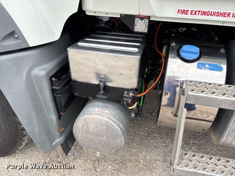 image for item DW7180 2020 Mack Granite semi truck