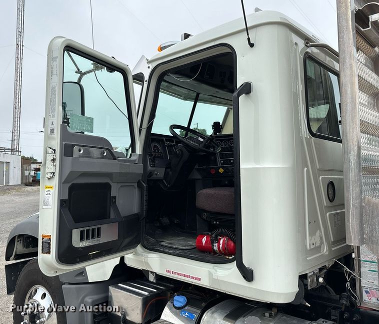 image for item DW7180 2020 Mack Granite semi truck