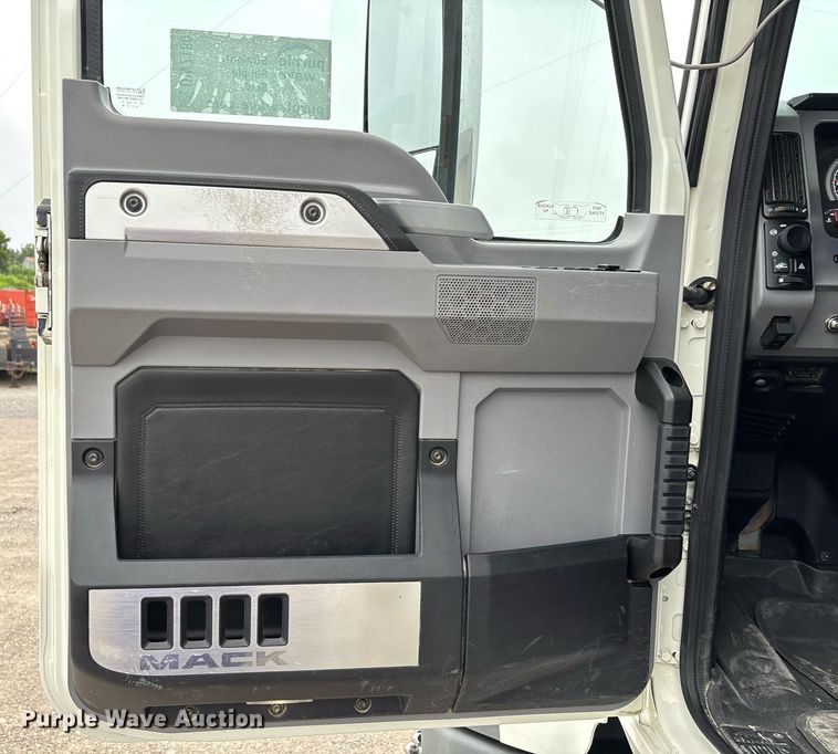 image for item DW7180 2020 Mack Granite semi truck