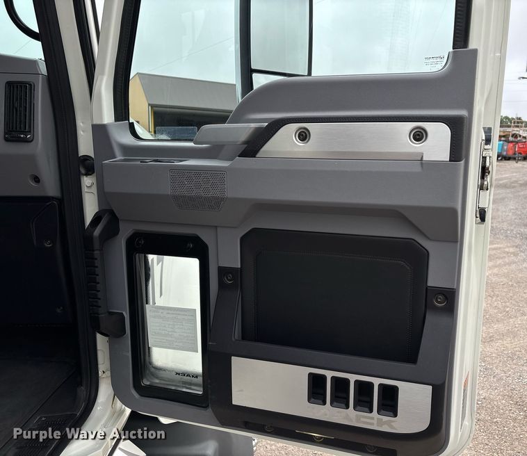 image for item DW7180 2020 Mack Granite semi truck