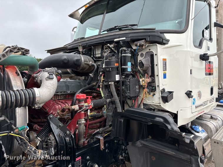 image for item DW7180 2020 Mack Granite semi truck