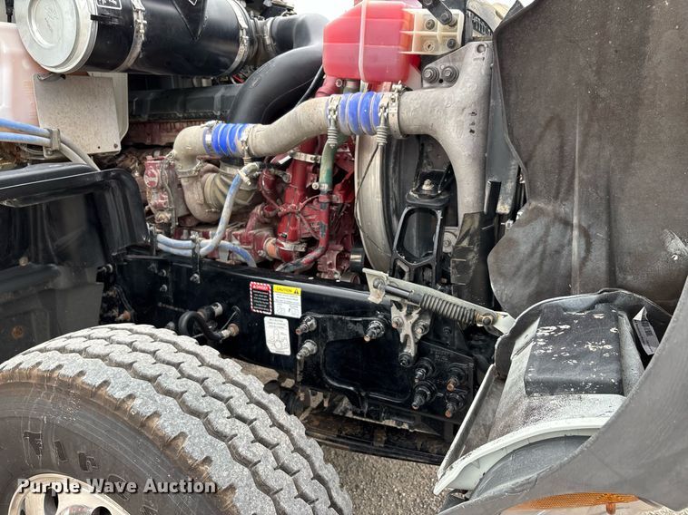 image for item DW7180 2020 Mack Granite semi truck