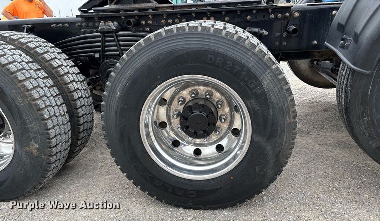 image for item DW7180 2020 Mack Granite semi truck