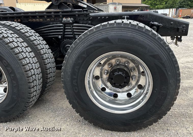 image for item DW7180 2020 Mack Granite semi truck