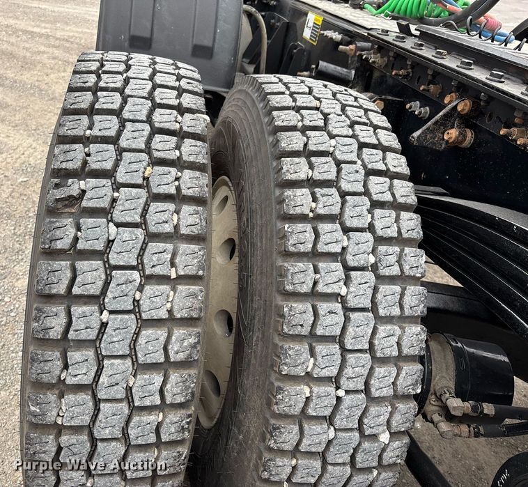 image for item DW7180 2020 Mack Granite semi truck