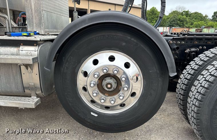 image for item DW7180 2020 Mack Granite semi truck