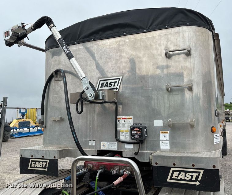 image for item DW7181 2015 East Genesis end dump trailer