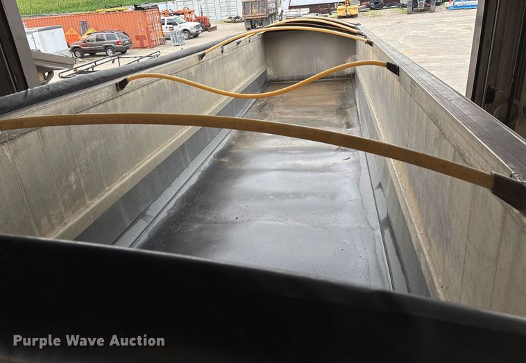 image for item DW7181 2015 East Genesis end dump trailer