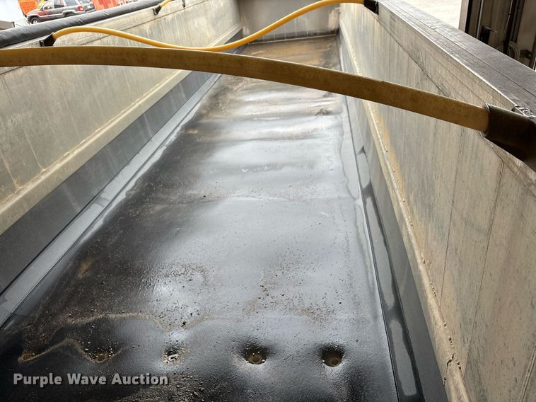 image for item DW7181 2015 East Genesis end dump trailer