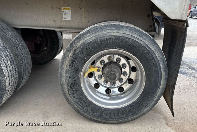 image for item DW7181 2015 East Genesis end dump trailer