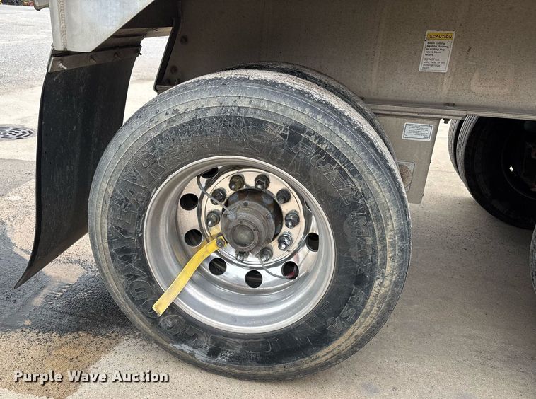 image for item DW7181 2015 East Genesis end dump trailer