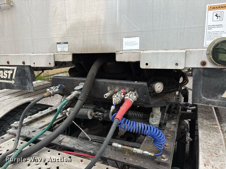 image for item DW7182 2015 East Genesis end dump trailer