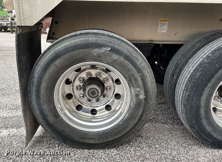 image for item DW7182 2015 East Genesis end dump trailer