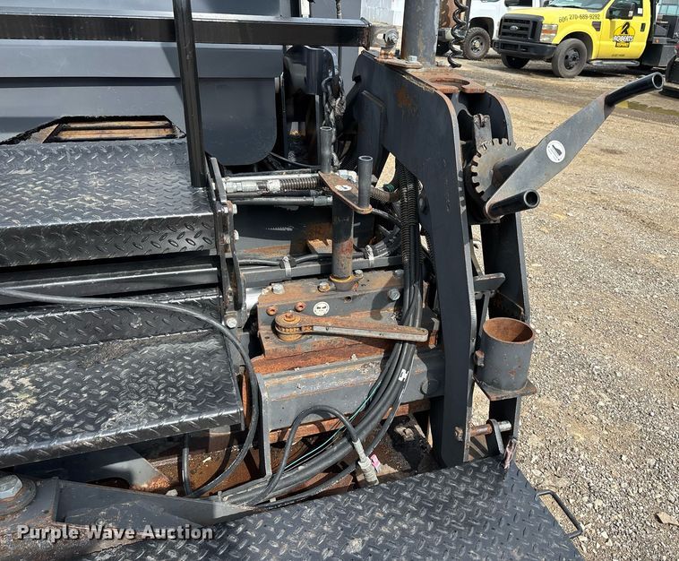 image for item DW7184 2007 Mauldin 1750-C paver