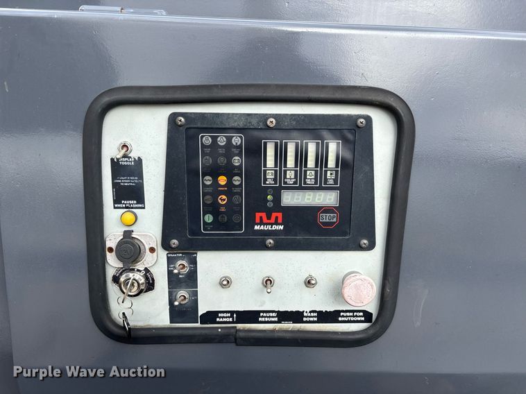 image for item DW7184 2007 Mauldin 1750-C paver