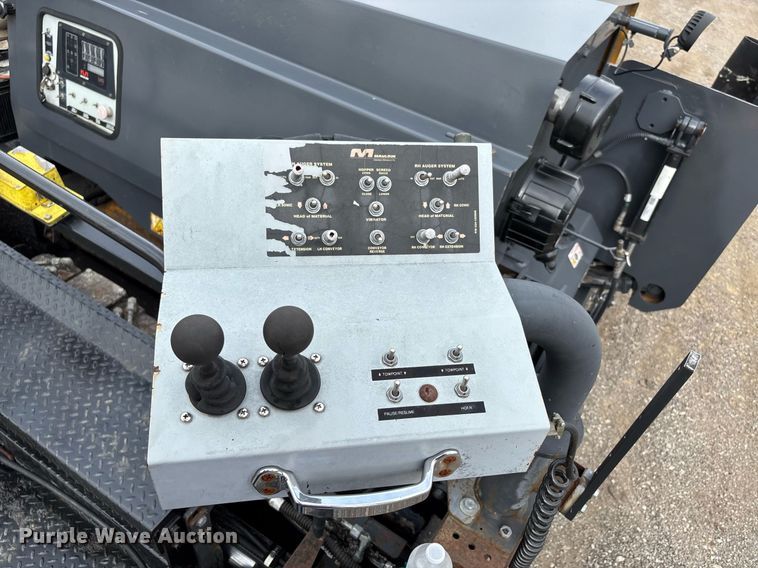 image for item DW7184 2007 Mauldin 1750-C paver