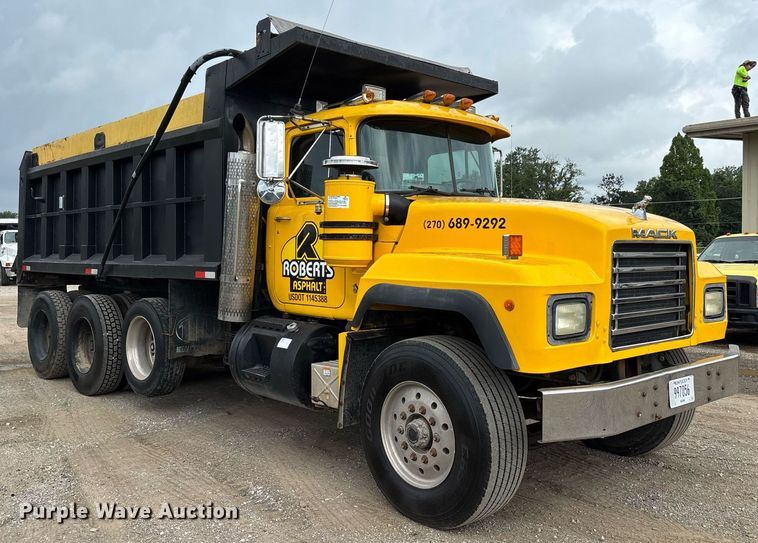 image for item DW7188 1995 Mack RD dump truck