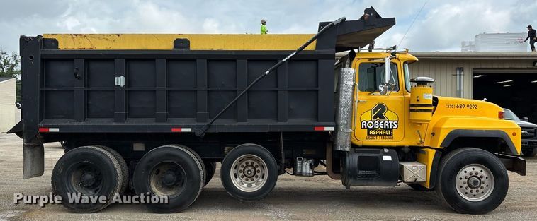 image for item DW7188 1995 Mack RD dump truck