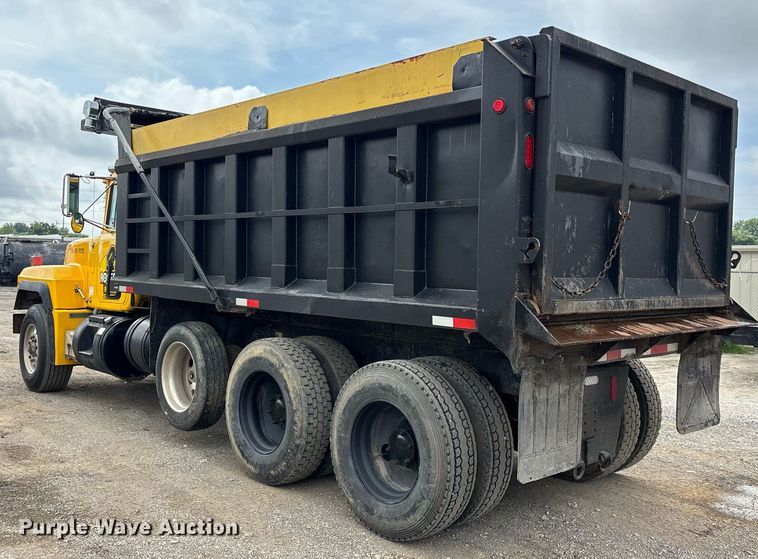 image for item DW7188 1995 Mack RD dump truck