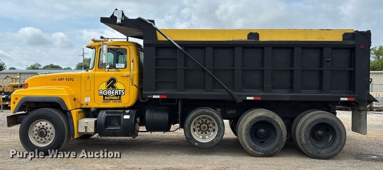 image for item DW7188 1995 Mack RD dump truck