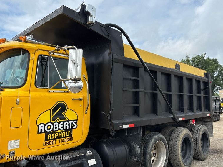 image for item DW7188 1995 Mack RD dump truck