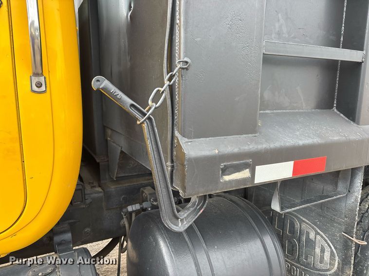 image for item DW7188 1995 Mack RD dump truck