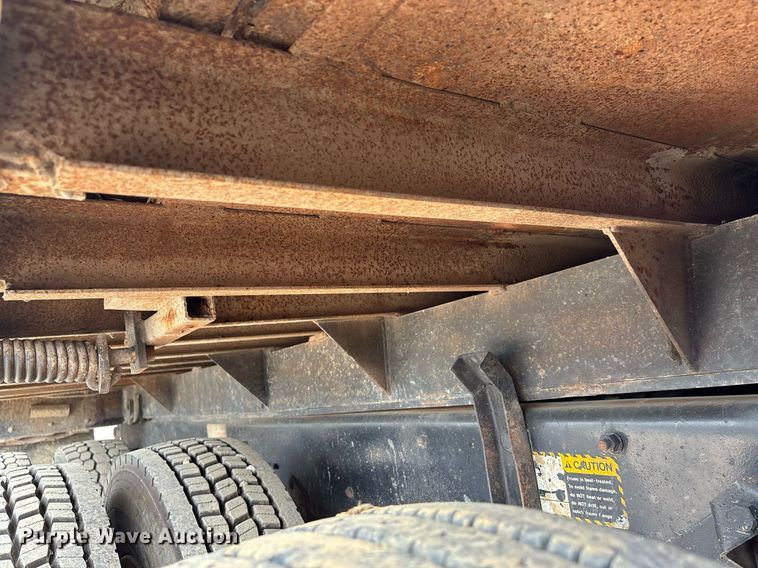 image for item DW7188 1995 Mack RD dump truck