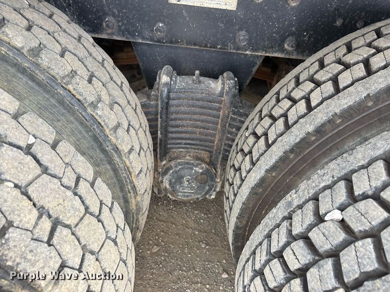 image for item DW7188 1995 Mack RD dump truck