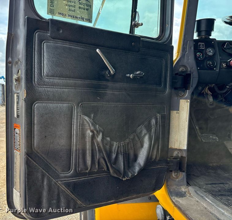 image for item DW7188 1995 Mack RD dump truck