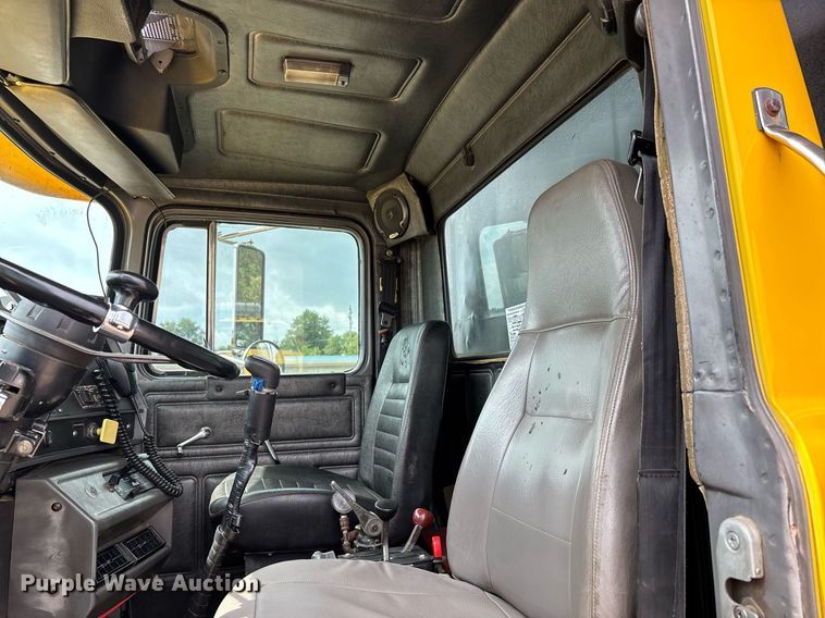 image for item DW7188 1995 Mack RD dump truck