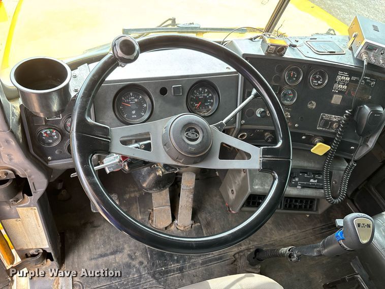 image for item DW7188 1995 Mack RD dump truck