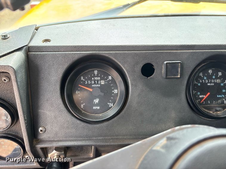 image for item DW7188 1995 Mack RD dump truck